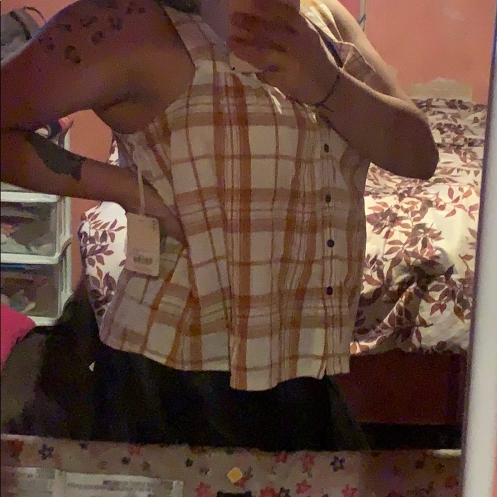Cute top! - Picture 3 of 3